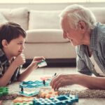 Cómo los juegos ayudan a combatir la depresión y la ansiedad en adultos mayores - www.factorludico.cl