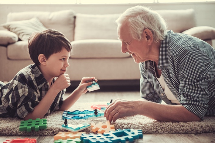 Cómo los juegos ayudan a combatir la depresión y la ansiedad en adultos mayores - www.factorludico.cl